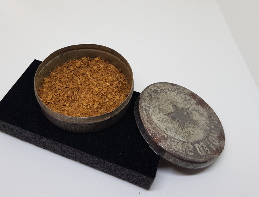 ÜZERİNDE OSMANLICA YAZILI NADİR FORM TÜTÜN KUTUSU