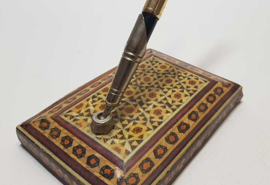 MARKUTERİ İŞÇİLİKLİ ANTİKA MASA ÜSTÜ KALEMLİK