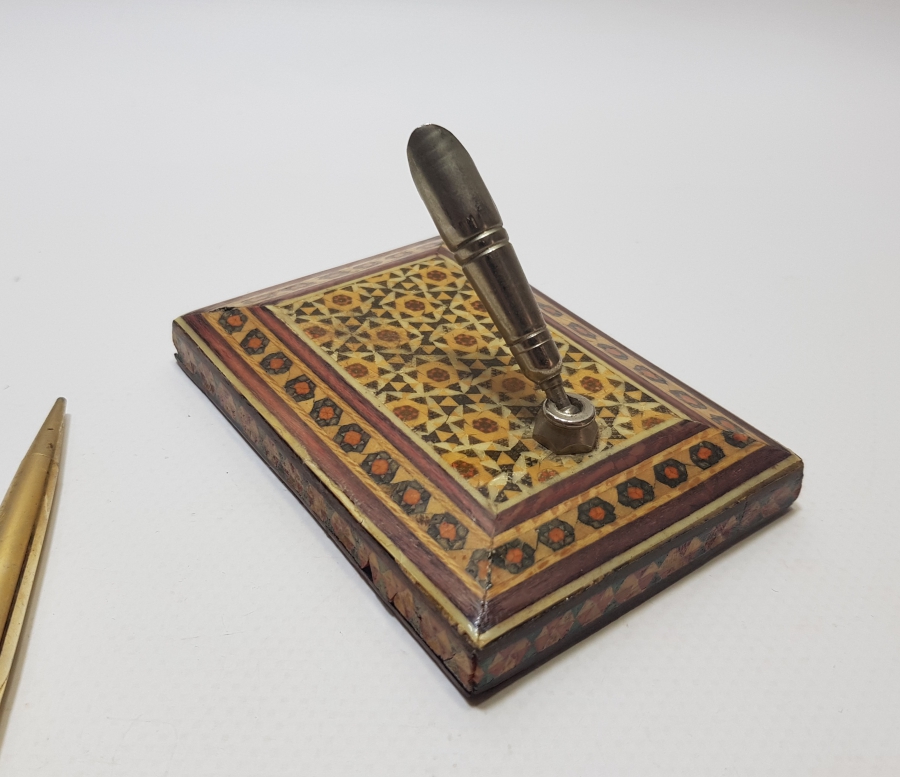 MARKUTERİ İŞÇİLİKLİ ANTİKA MASA ÜSTÜ KALEMLİK