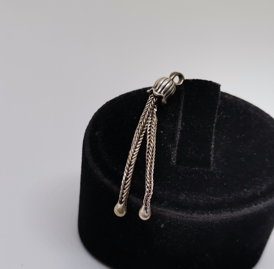 GÜMÜŞ TESPİH PÜSKÜLÜ