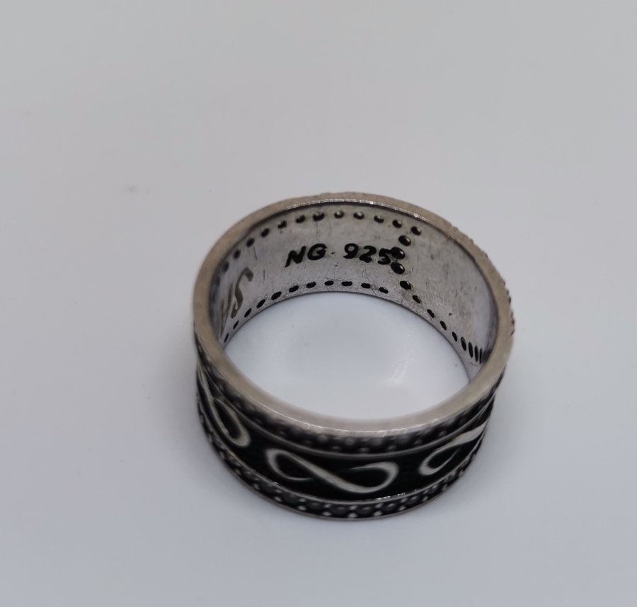 KABARTMA İŞÇİLİKLİ GÜMÜŞ ALYANS YÜZÜK