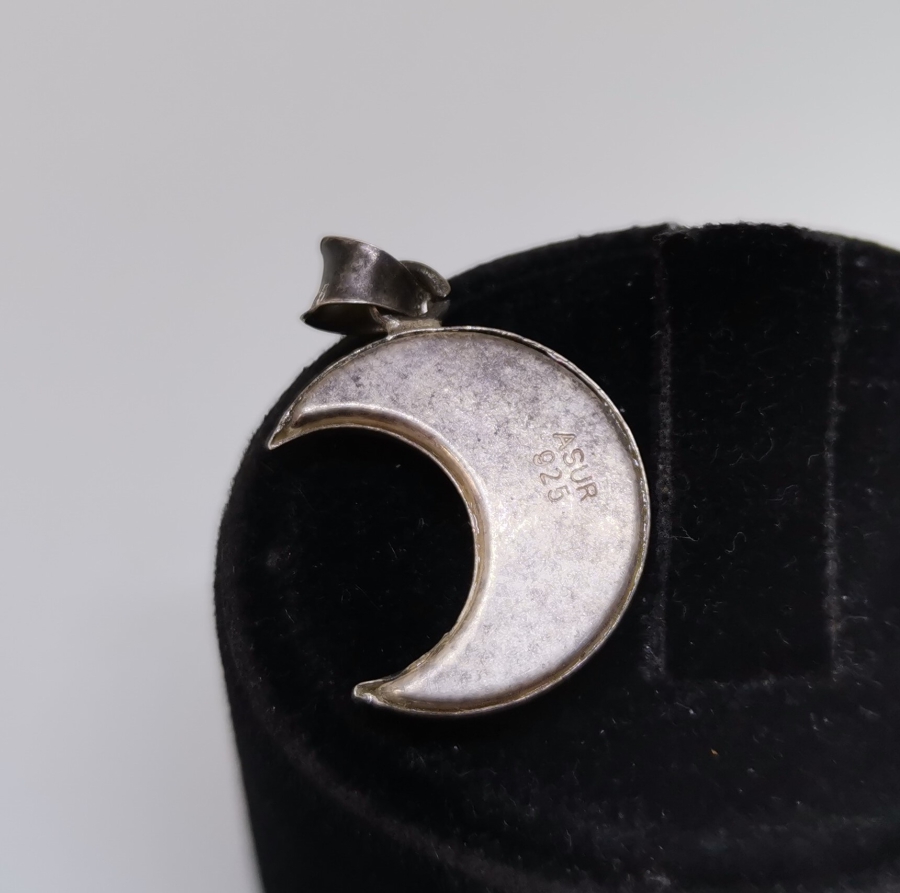 HİLAL FORMUNDA İÇİNDE DUASI İLE GÜMÜŞTEN MAMUL CEVŞEN-İ KEBİR