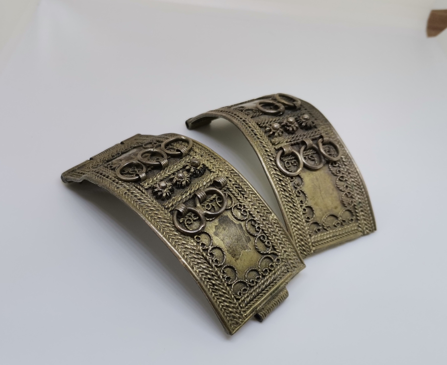 ÜZERİ KABARTMA İŞÇİLİKLİ OSMANLI DÖNEMİ KEMER PARÇALARI