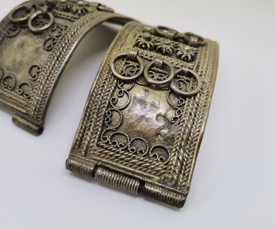 ÜZERİ KABARTMA İŞÇİLİKLİ OSMANLI DÖNEMİ KEMER PARÇALARI