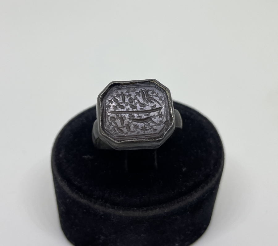 ORİJİNAL MONTÜRÜNDE ALLAH KULU MURAT ASIM YAZILI AKİK TAŞLI MÜHÜR YÜZÜK