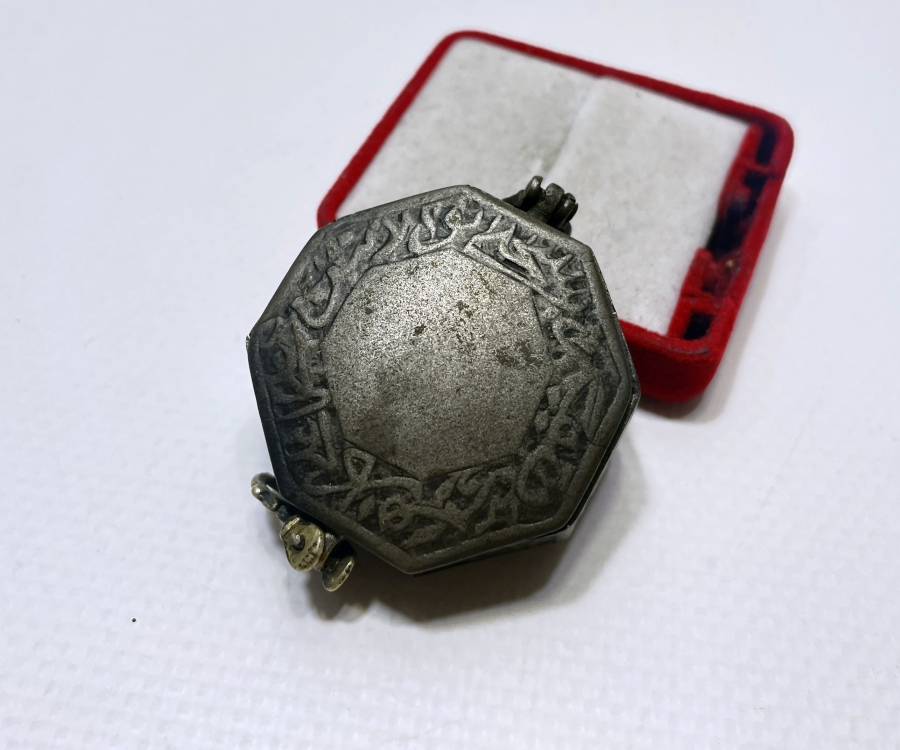 OSMANLI DÖNEMİ ÜZERİ AYETLERLE DEKORLU 1800 BAŞLARI ÇOK NADİR SANCAK KUR'AN KABI