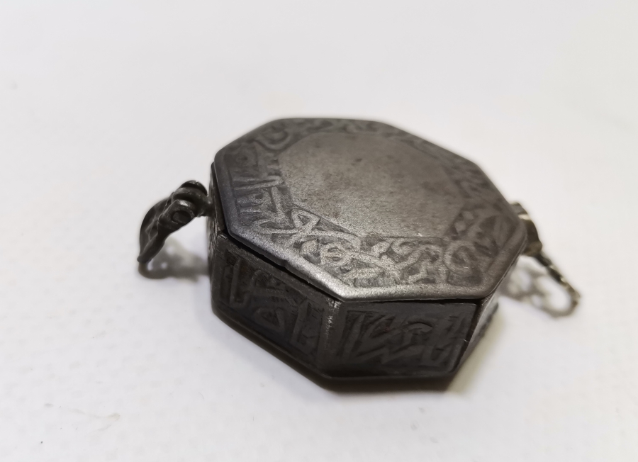 OSMANLI DÖNEMİ ÜZERİ AYETLERLE DEKORLU 1800 BAŞLARI ÇOK NADİR SANCAK KUR'AN KABI