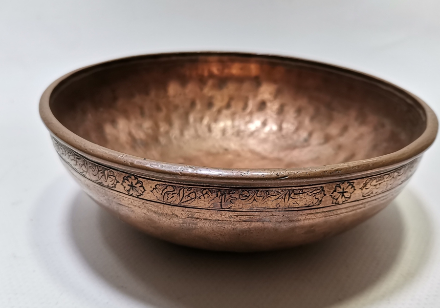 1800 BAŞLARI KALIN YAZILI ETRAFI AYETLERLE DEKORLU BÜYÜK BOY ÇOK NADİR BRONZ ŞİFA TASI