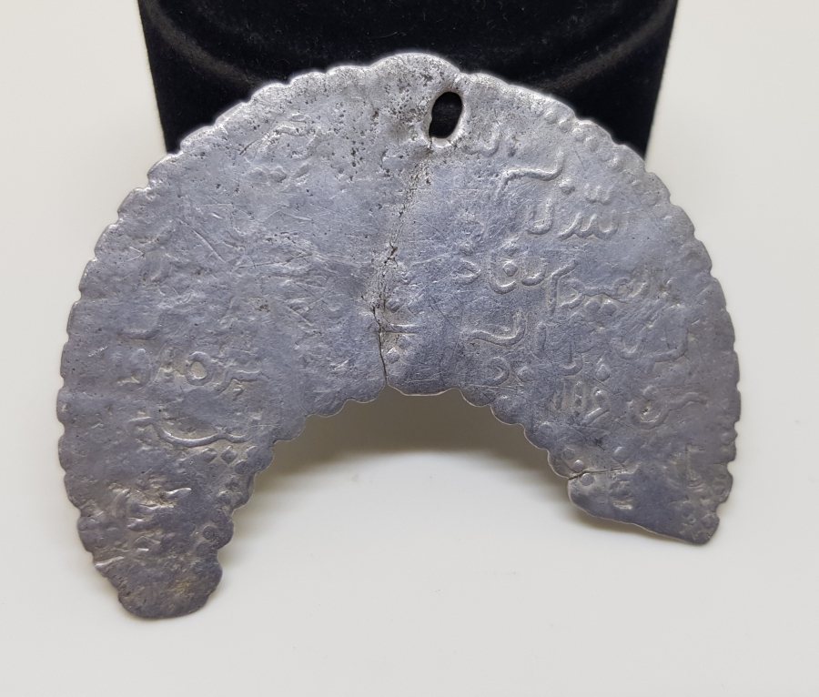 ÜZERİ AYETLERLE DEKORLU OSMANLI DÖNEMİ HİLAL FORMLU TILSIM KOLYE