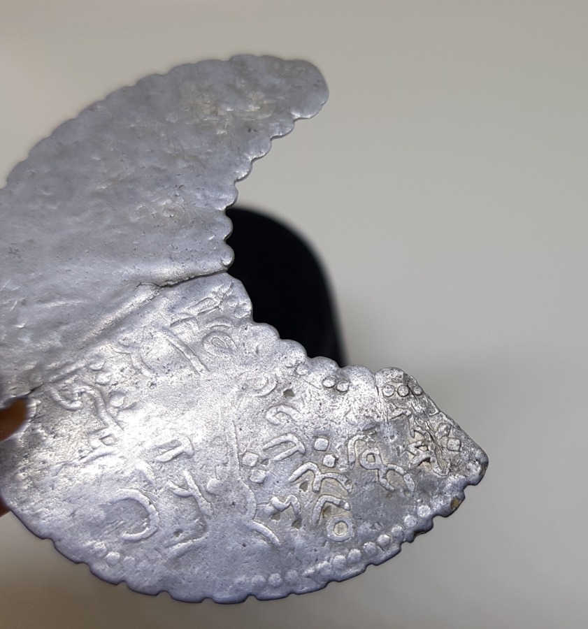 ÜZERİ AYETLERLE DEKORLU OSMANLI DÖNEMİ HİLAL FORMLU TILSIM KOLYE