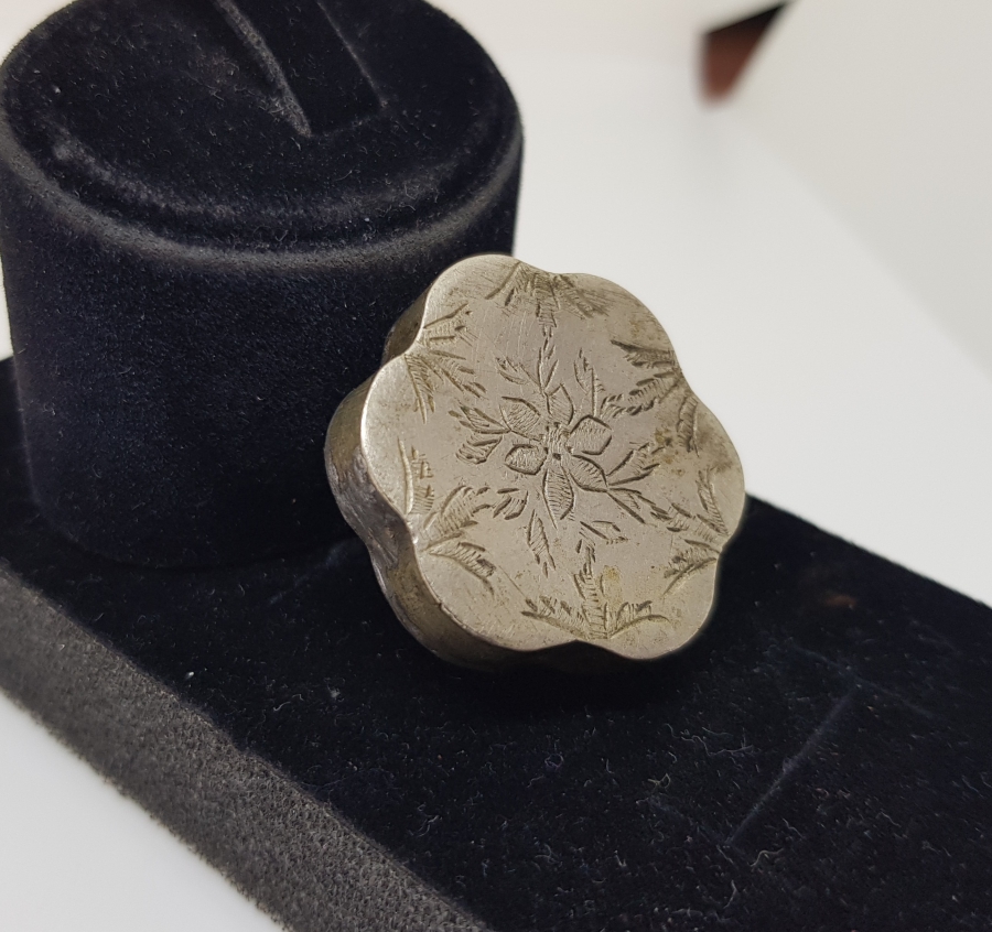 ÜZERİ KALEM İŞÇİLİKLİ OSMANLI DÖNEMİ ÇOK NADİR GÜMÜŞ EYER PAZUBENTİ