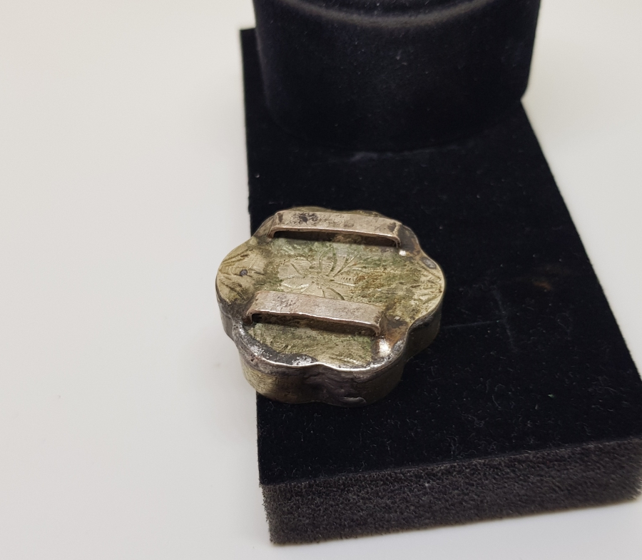 ÜZERİ KALEM İŞÇİLİKLİ OSMANLI DÖNEMİ ÇOK NADİR GÜMÜŞ EYER PAZUBENTİ