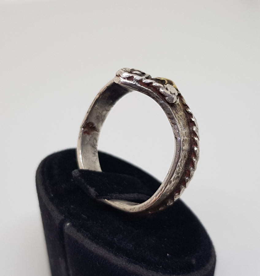 ÜZERİ KABARTMA İŞÇİLİKLİ ÖZEL YAPIM GÜMÜŞ ZİHGİR