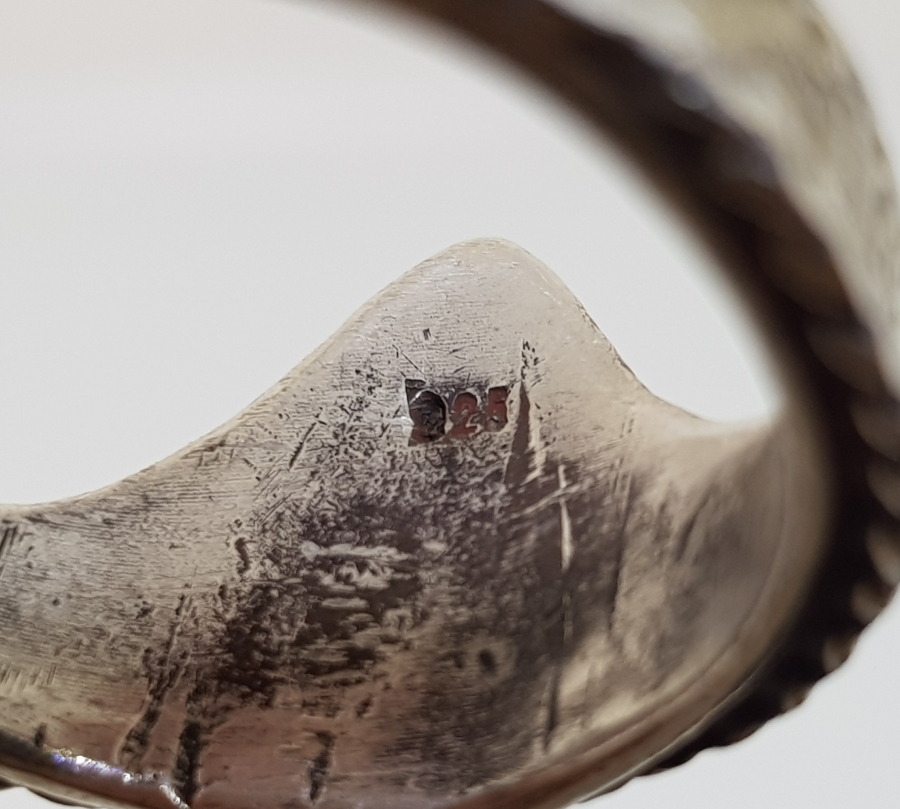 ÜZERİ KABARTMA İŞÇİLİKLİ ÖZEL YAPIM GÜMÜŞ ZİHGİR