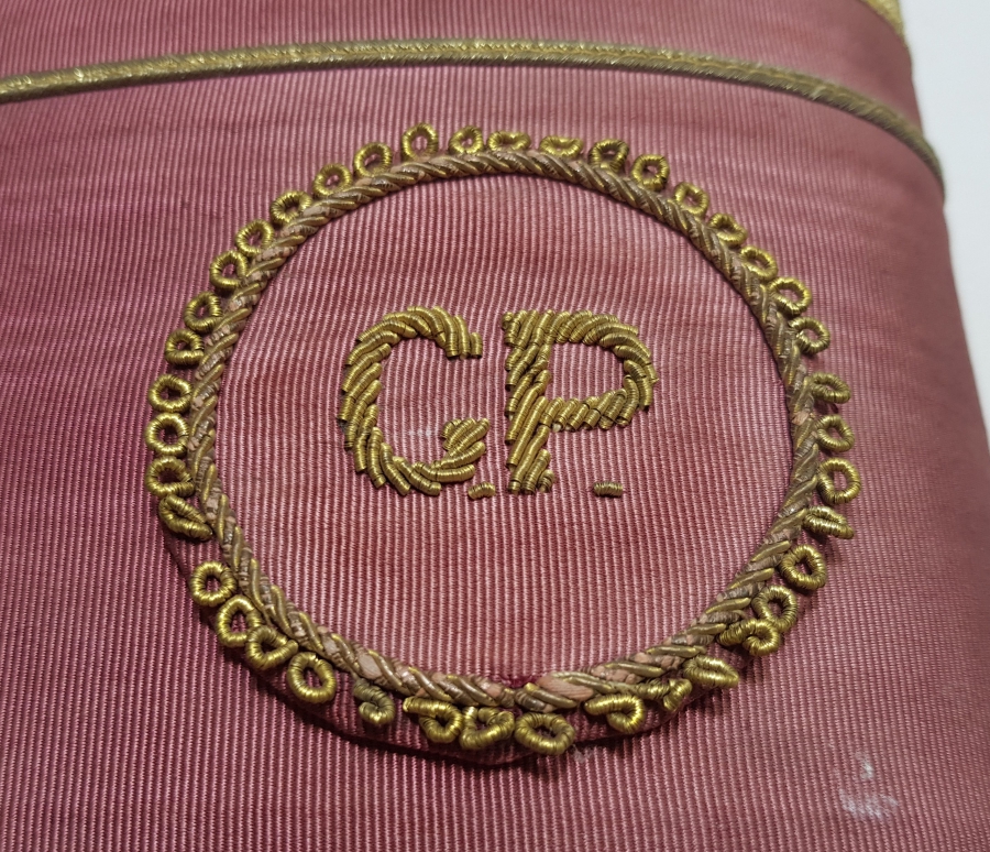 ÜZERİ SIRMA İŞÇİLİKLİ FRANSIZ SUBAY KOLLUĞU