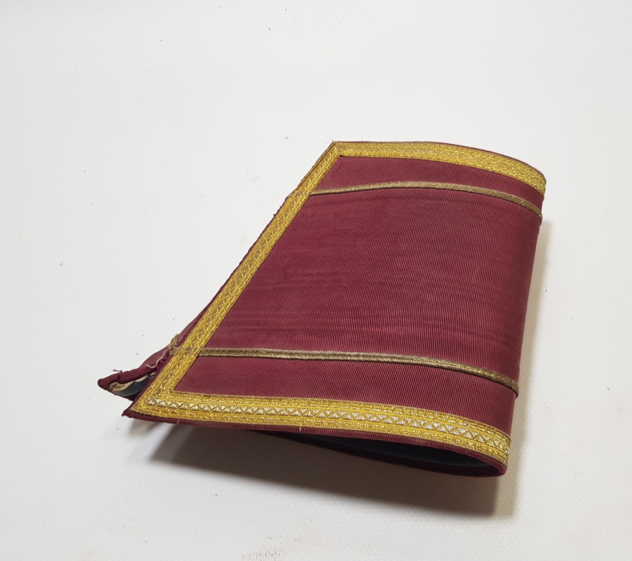 ÜZERİ SIRMA İŞÇİLİKLİ FRANSIZ SUBAY KOLLUĞU