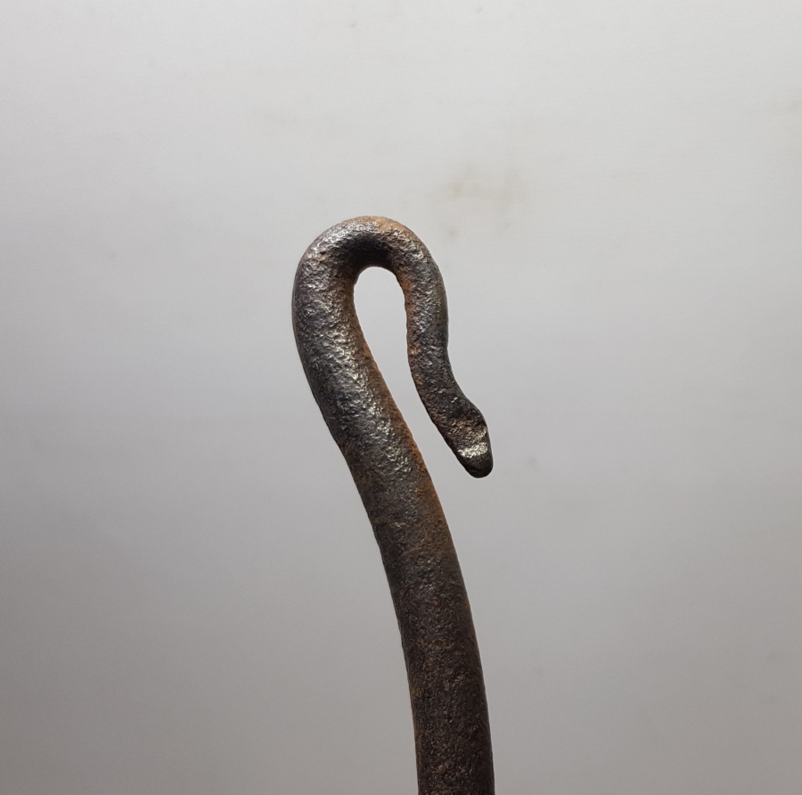 OSMANLI DÖNEMİ EL DÖVME DEMİRDEN MAMUL YILAN BAŞLI KAĞNI BOYUNDURUK DEMİRİ