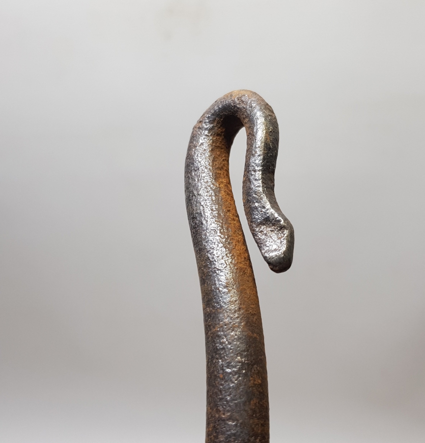 OSMANLI DÖNEMİ EL DÖVME DEMİRDEN MAMUL YILAN BAŞLI KAĞNI BOYUNDURUK DEMİRİ