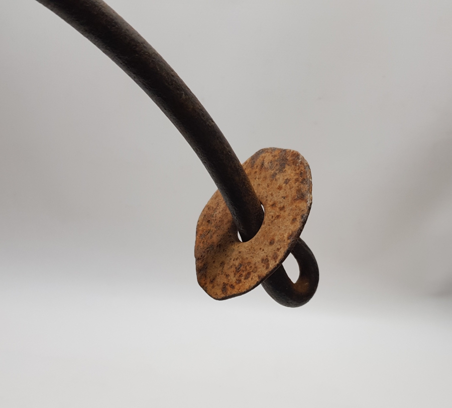 OSMANLI DÖNEMİ EL DÖVME DEMİRDEN MAMUL YILAN BAŞLI KAĞNI BOYUNDURUK DEMİRİ