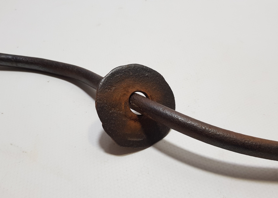 OSMANLI DÖNEMİ EL DÖVME DEMİRDEN MAMUL YILAN BAŞLI KAĞNI BOYUNDURUK DEMİRİ