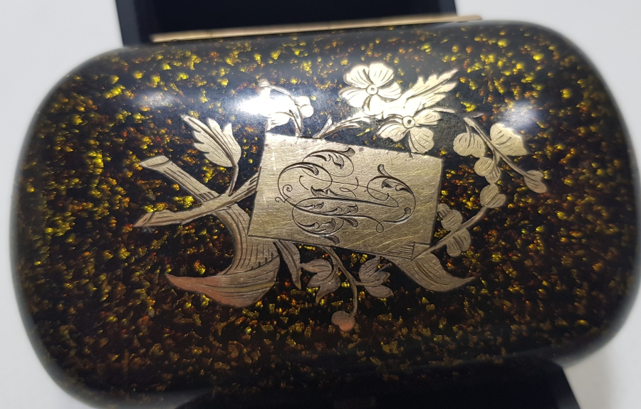 OSMANLI DÖNEMİ ALTIN GEÇME İŞÇİLİKLİ LAKE ZENNE İŞİ SİGARA TABAKASI