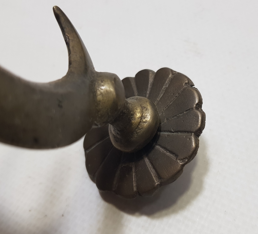 OSMANLI DÖNEMİ BRONZDAN MAMUL HİLAL FORMLU PAŞA MANGALI KAPAK TUTMACI