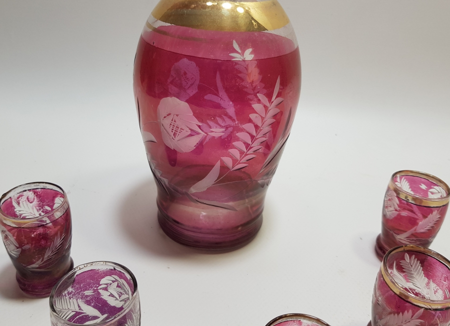 KRİSTAL KESME İŞÇİLİKLİ VE ALTIN VERMEYLİ ANTİKA LİKÖR TAKIMI