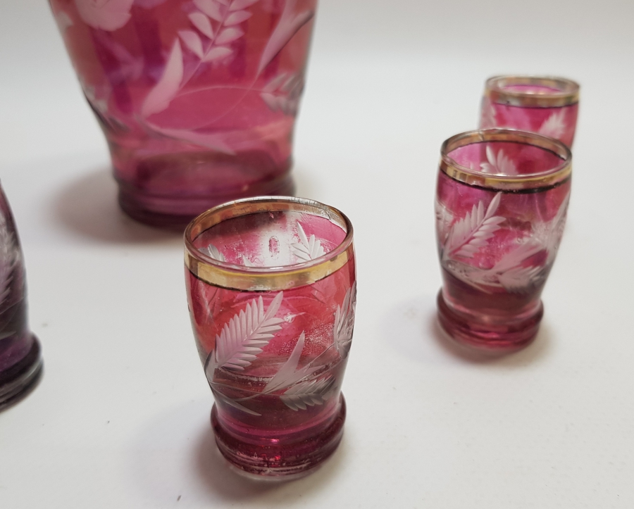 KRİSTAL KESME İŞÇİLİKLİ VE ALTIN VERMEYLİ ANTİKA LİKÖR TAKIMI