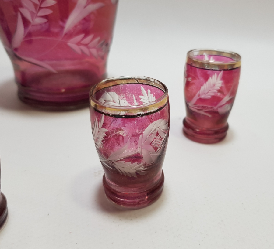 KRİSTAL KESME İŞÇİLİKLİ VE ALTIN VERMEYLİ ANTİKA LİKÖR TAKIMI