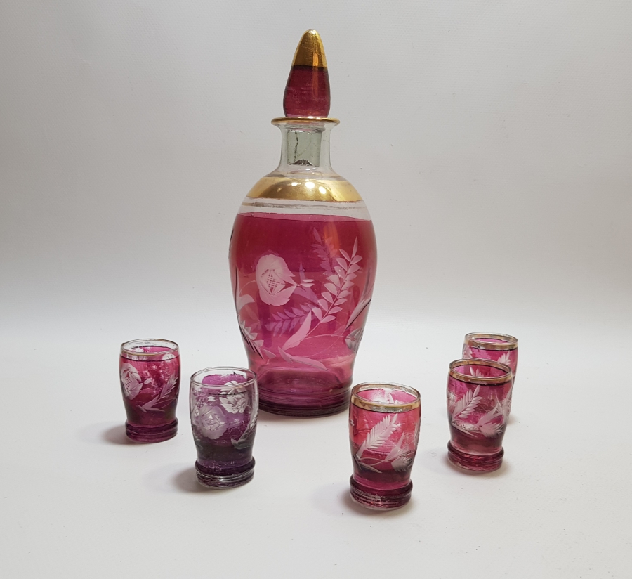 KRİSTAL KESME İŞÇİLİKLİ VE ALTIN VERMEYLİ ANTİKA LİKÖR TAKIMI