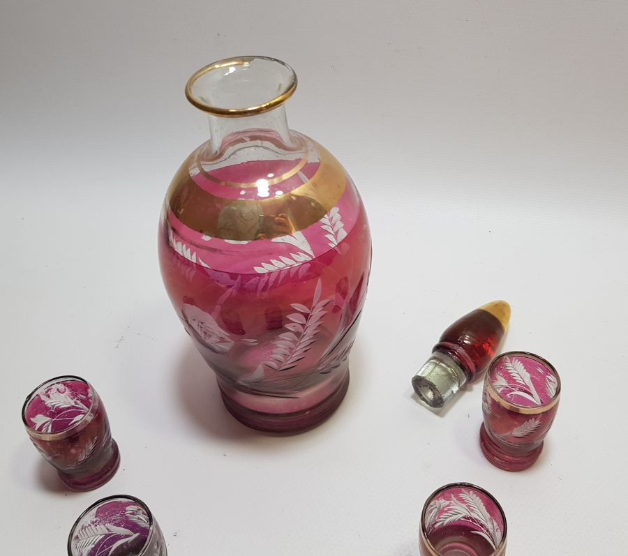 KRİSTAL KESME İŞÇİLİKLİ VE ALTIN VERMEYLİ ANTİKA LİKÖR TAKIMI