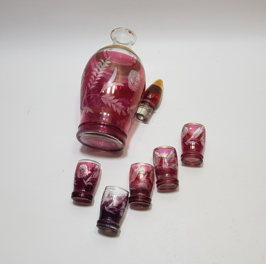 KRİSTAL KESME İŞÇİLİKLİ VE ALTIN VERMEYLİ ANTİKA LİKÖR TAKIMI