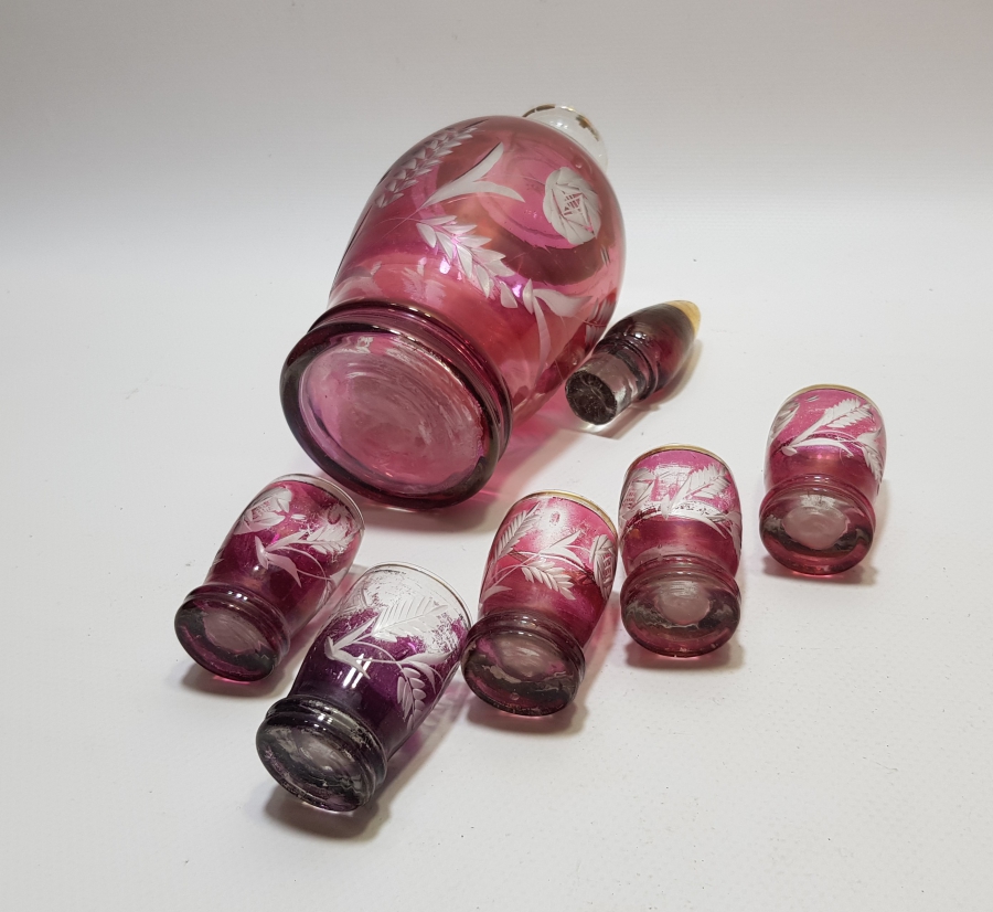 KRİSTAL KESME İŞÇİLİKLİ VE ALTIN VERMEYLİ ANTİKA LİKÖR TAKIMI