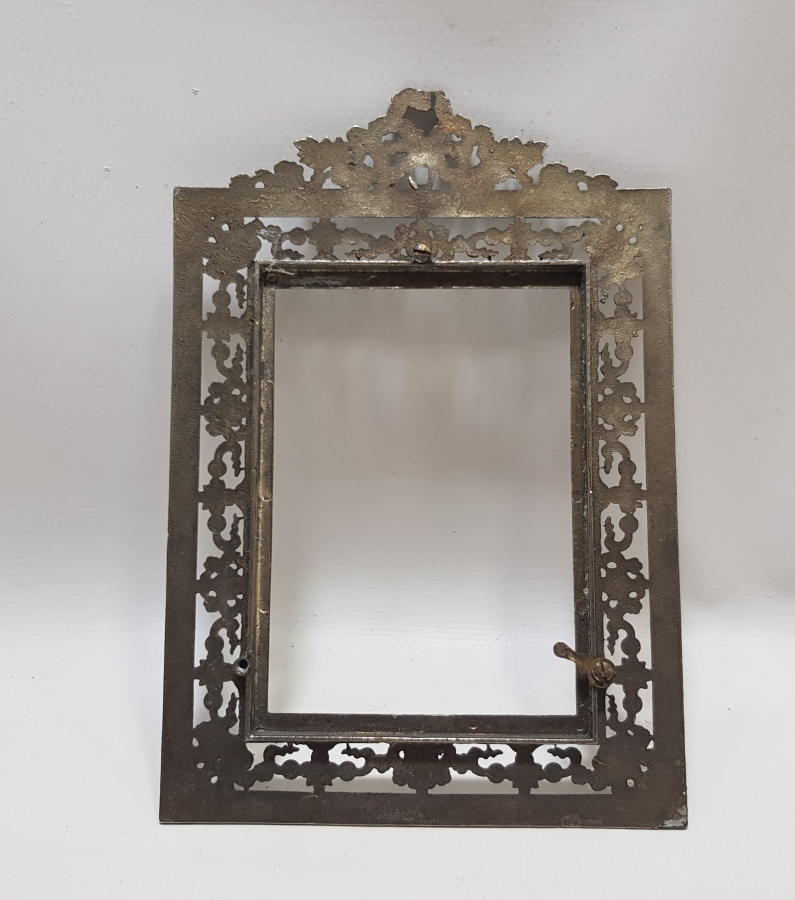 ÜZERİ KABARTMA İŞÇİLİKLİ ANTİKA FOTOĞRAF ÇERÇEVESİ