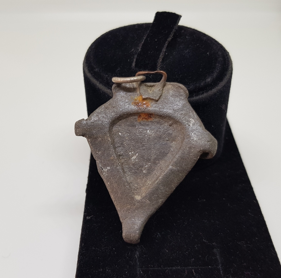 ÜZERİ İŞLEMELİ OSMANLI DÖNEMİ KURŞUN TAKI PARÇASI