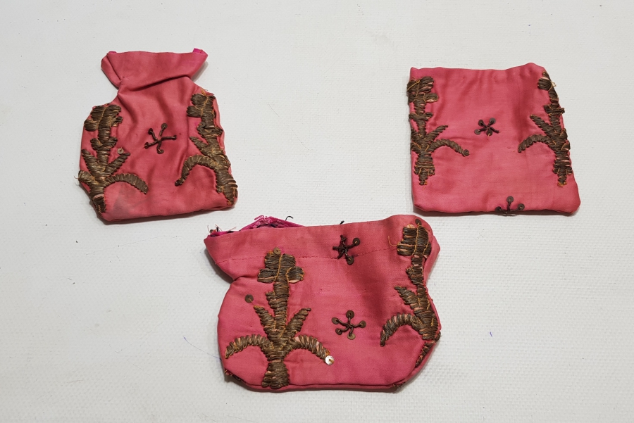 SIRMA İŞÇİLİKLİ 3 ADET ANTİKA KESE