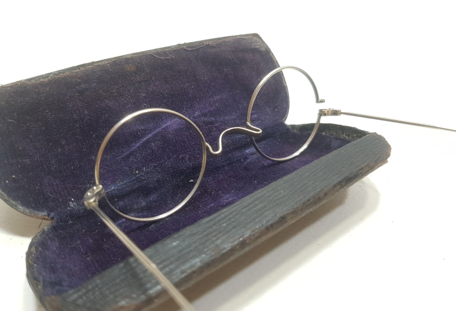 OSMANLI DÖNEMİ ORİJİNAL KUTUSUNDA NADİR GÖZLÜK