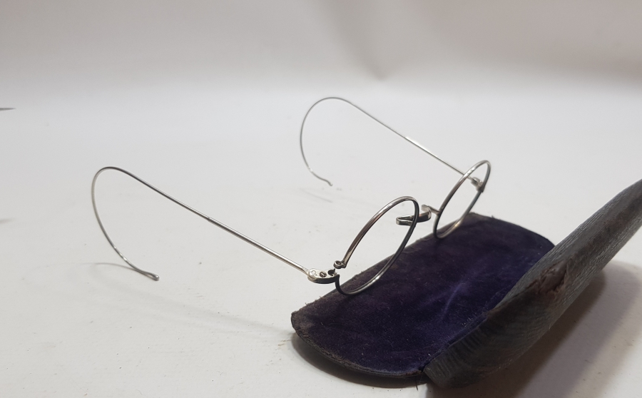 OSMANLI DÖNEMİ ORİJİNAL KUTUSUNDA NADİR GÖZLÜK