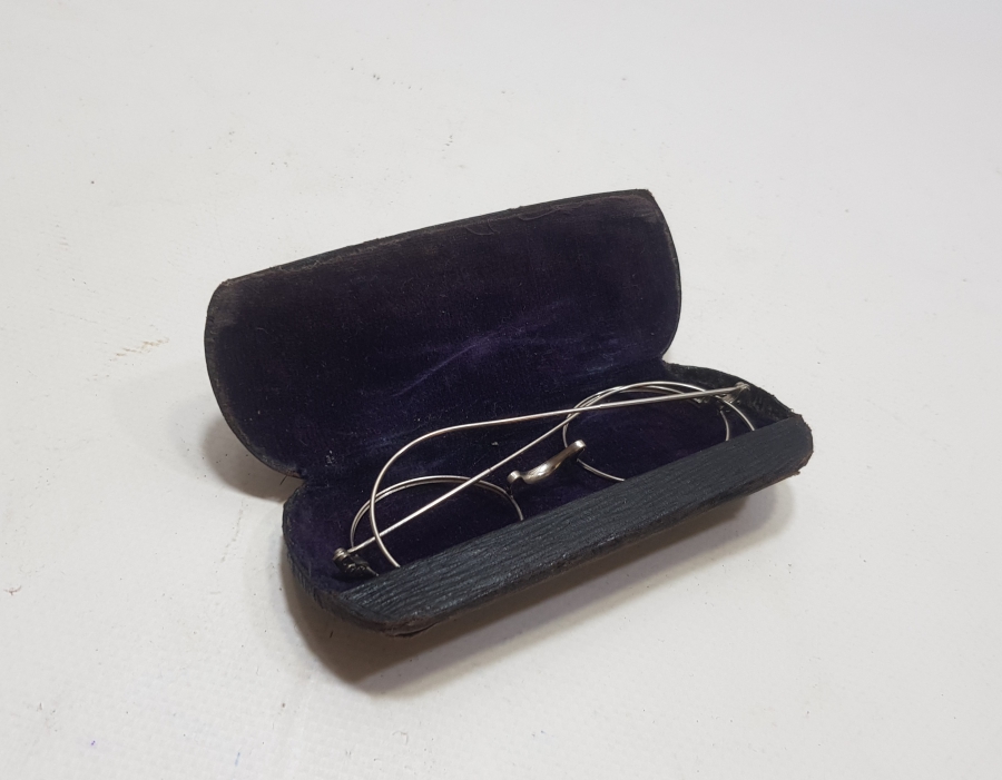 OSMANLI DÖNEMİ ORİJİNAL KUTUSUNDA NADİR GÖZLÜK