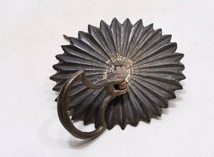 ABDÜLMECİT HAN DÖNEMİ SALTANAT ŞEMSESİ FORMUNDA YAPILMIŞ NADİR BRONZ HATTAT SANDIĞI ÇEKMECE KULBU