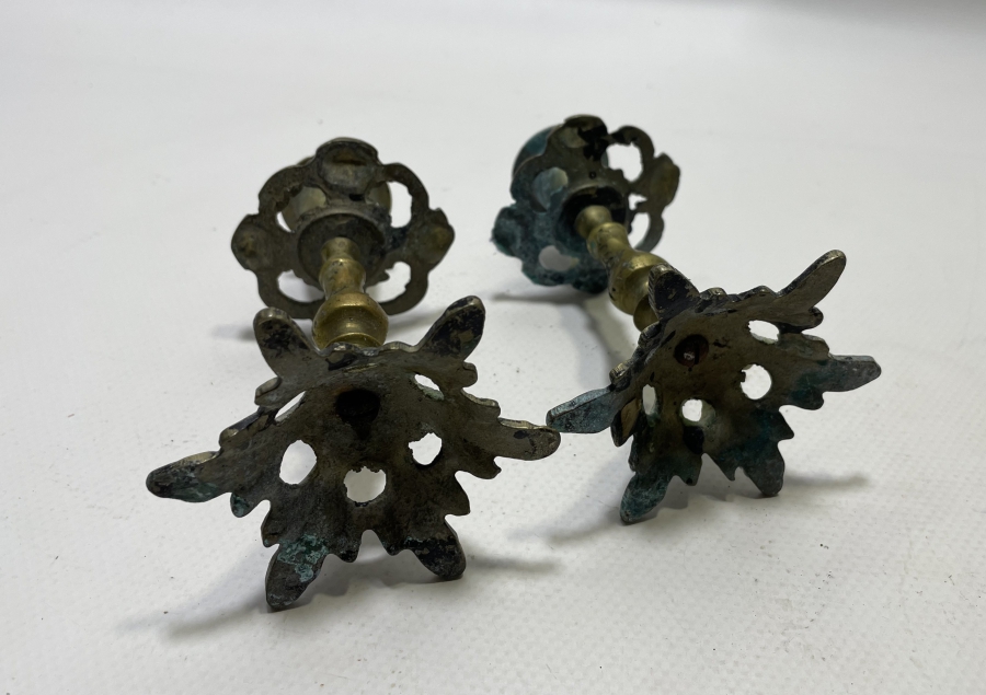 İKİ ADET ANTİKA BRONZ ŞAMDAN