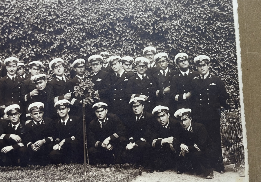 ORİJİNAL PASPARTUSUNDA CUMHURİYET BAŞLARI BÜYÜK BOY DENİZCİ SUBAY FOTOĞRAFI