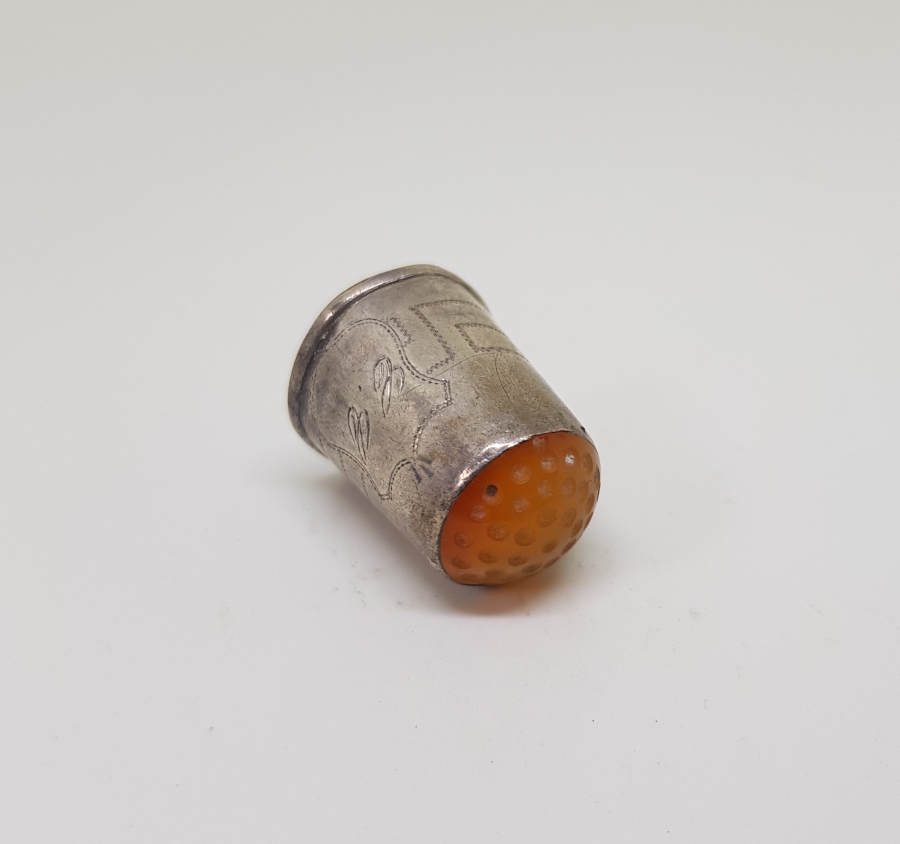 ÜZERİ İNSİYALLİ OSMANLI DÖNEMİ RUM İŞİ GÜMÜŞ TERZİ YÜKSÜĞÜ