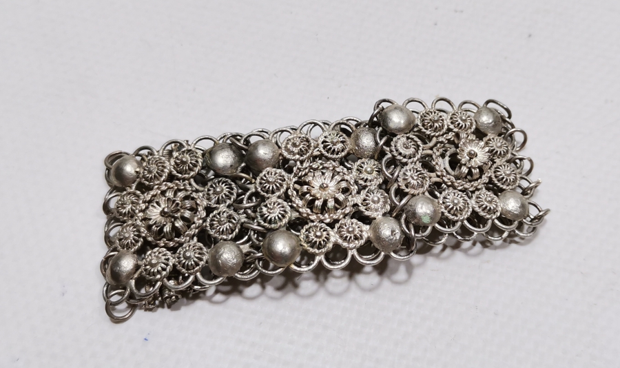 YOKLUK DÖNEMİ YAPILMIŞ GÜHERZE İŞÇİLİKLİ EL YAPIMI ANTİKA BİLEKLİK