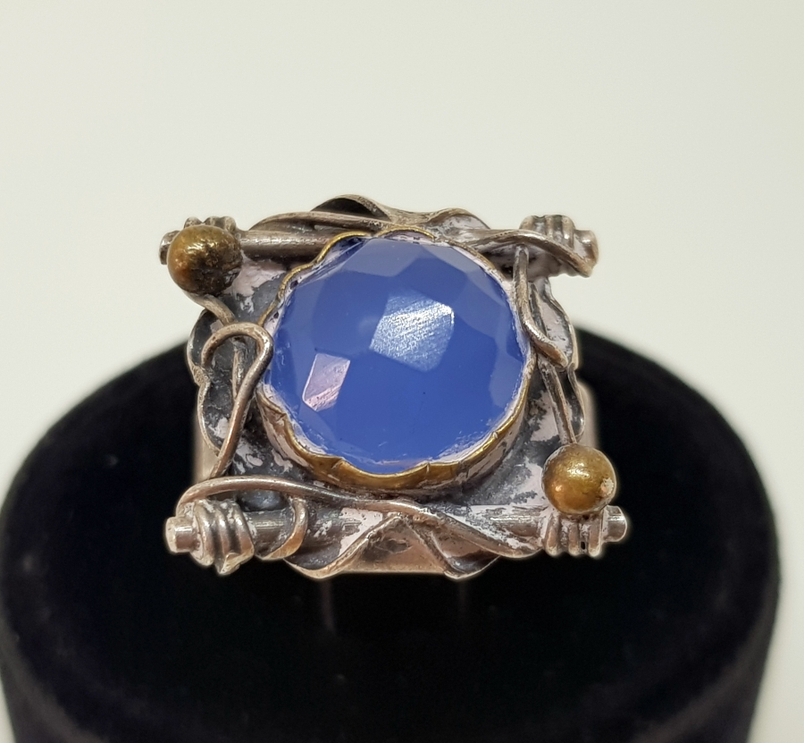 ÜZERİ DOĞAL TAŞLI HÜRREM MODEL GÜMÜŞ YÜZÜK