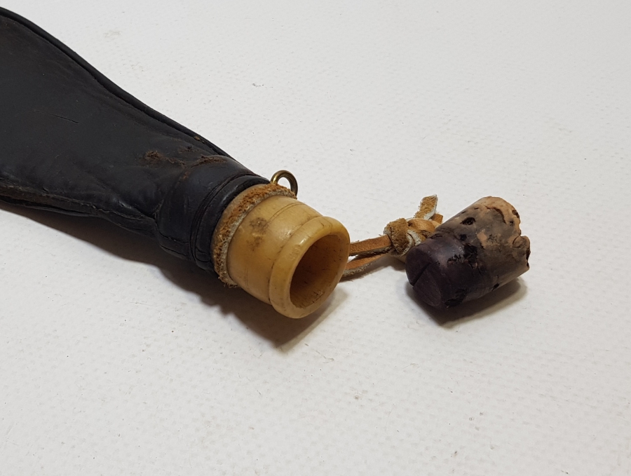 OSMANLI DÖNEMİ KEMİK APLİKLİ NADİR DERİ BARUTLUK