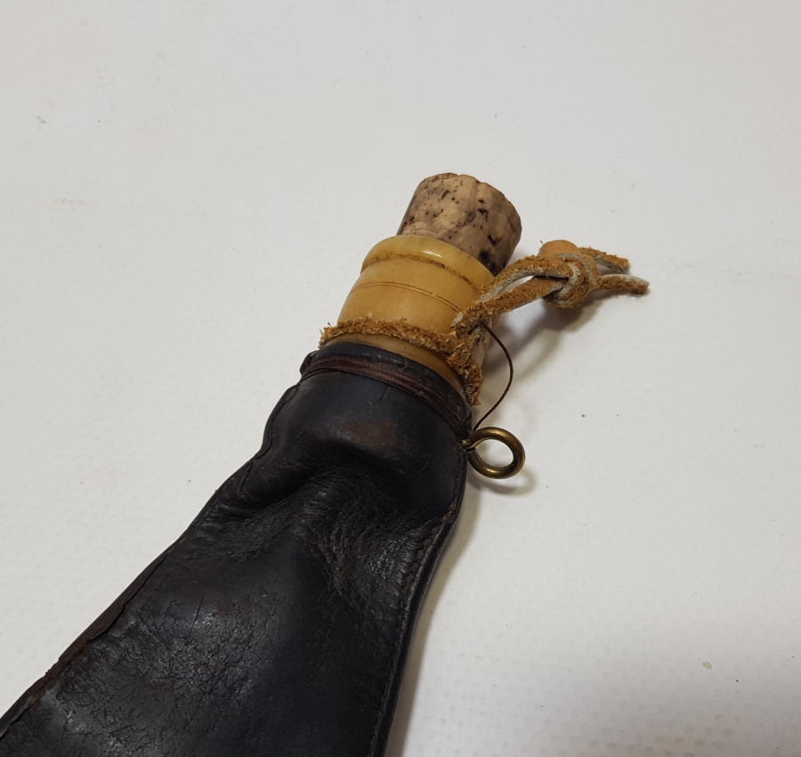 OSMANLI DÖNEMİ KEMİK APLİKLİ NADİR DERİ BARUTLUK