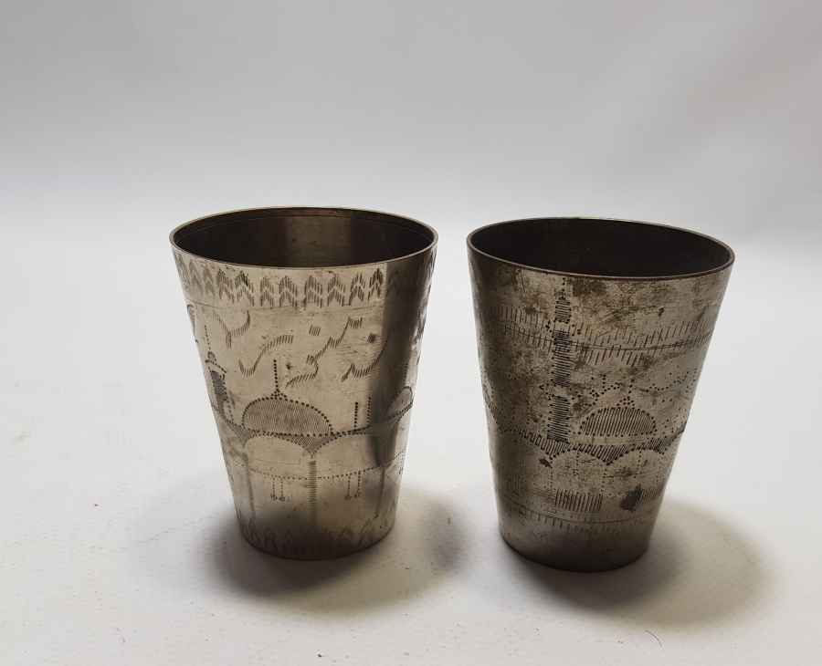 ÜZERİ ÇİNTEMANİ İŞÇİLİKLİ İKİ ADET ANTİKA ŞERBET BARDAĞI