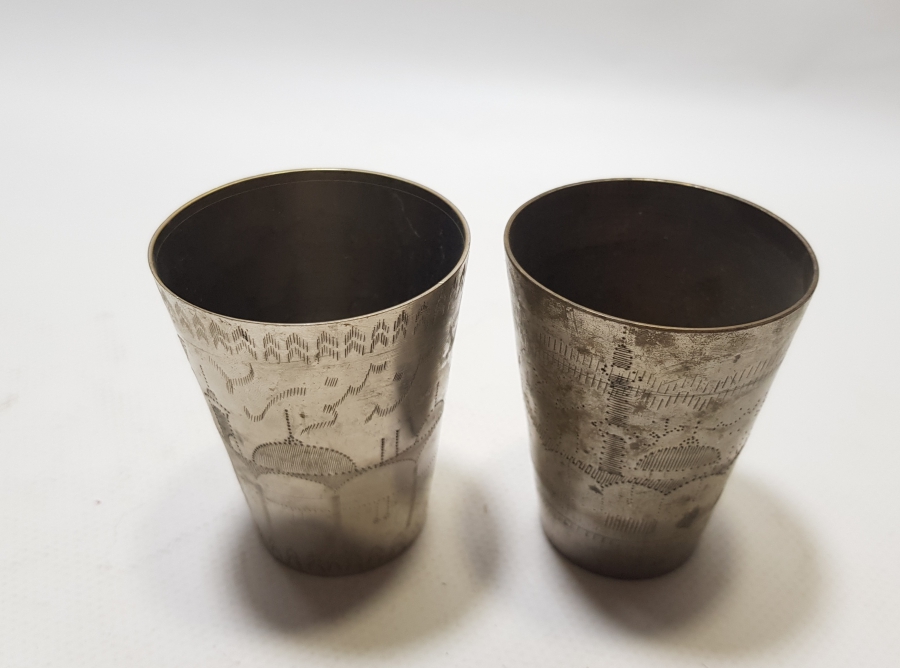 ÜZERİ ÇİNTEMANİ İŞÇİLİKLİ İKİ ADET ANTİKA ŞERBET BARDAĞI