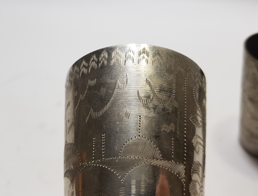 ÜZERİ ÇİNTEMANİ İŞÇİLİKLİ İKİ ADET ANTİKA ŞERBET BARDAĞI